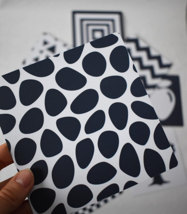 Kortelės "Juoda-balta"