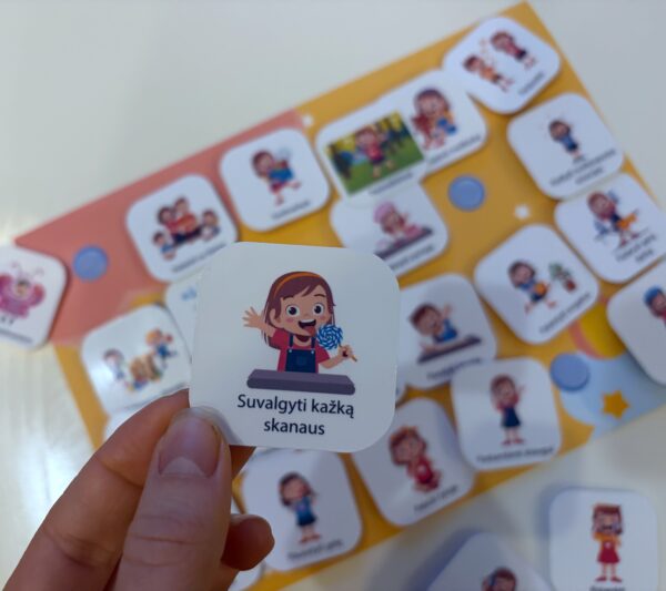 daugkartinis lipdukas mergaite